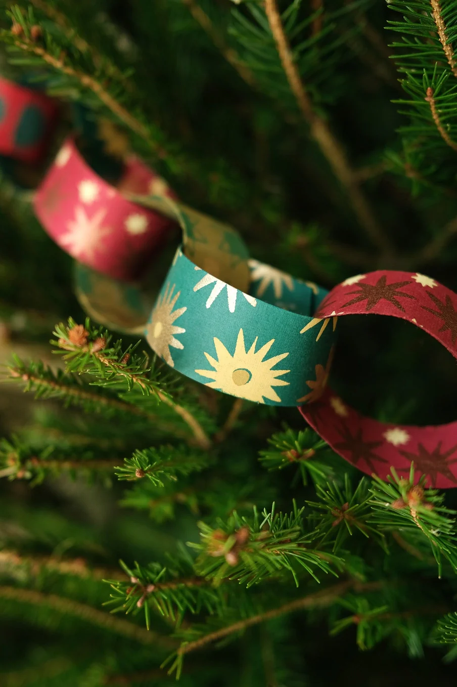 East End Press Christmas Paper Chain Kit - Image 5