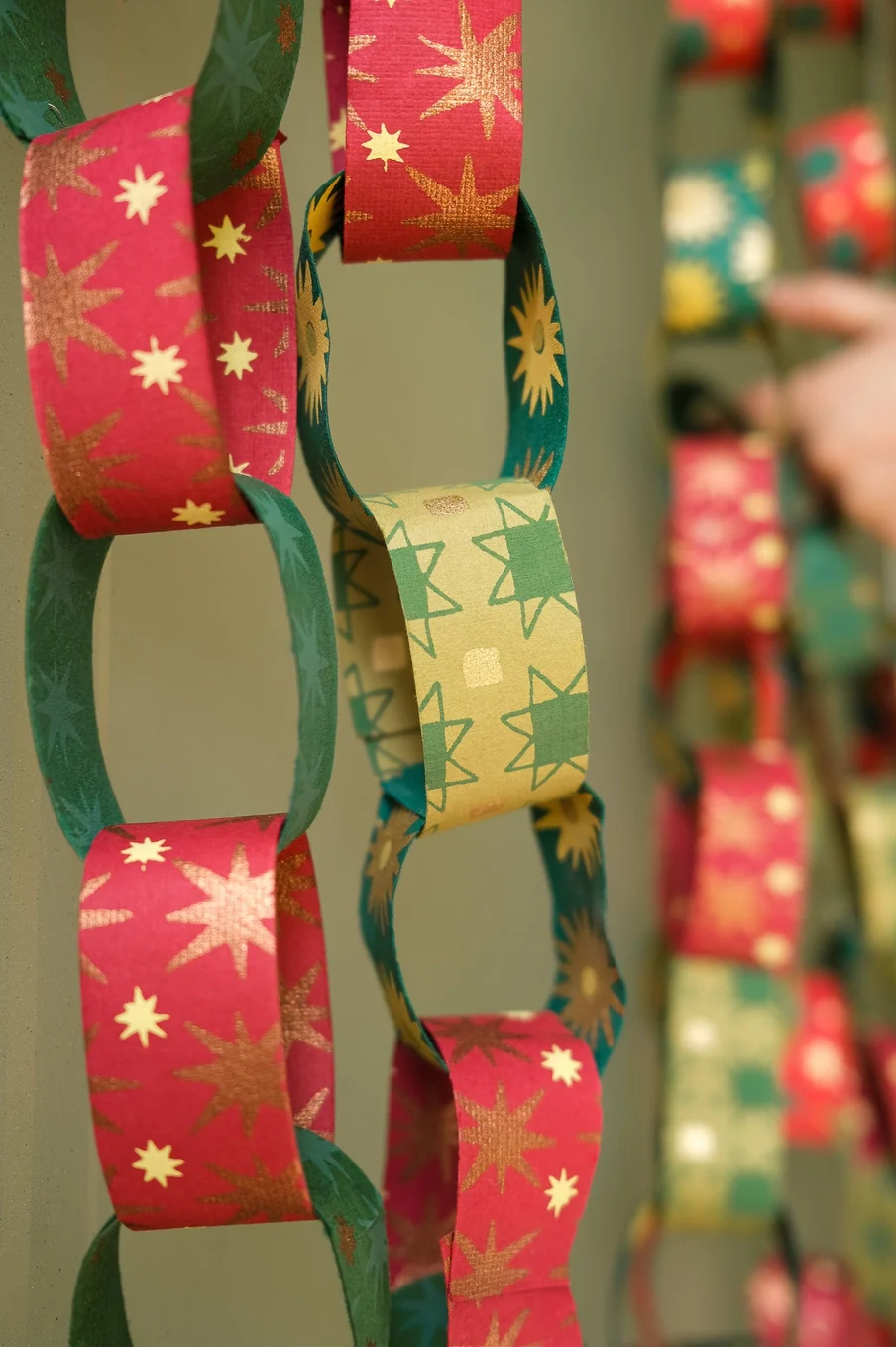 East End Press Christmas Paper Chain Kit - Image 6