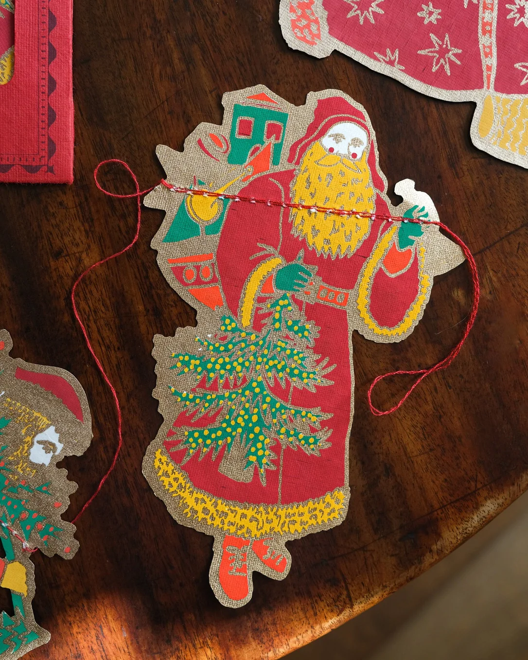 East End Press Saint Nicholas 3m Sewn Garland - Image 3