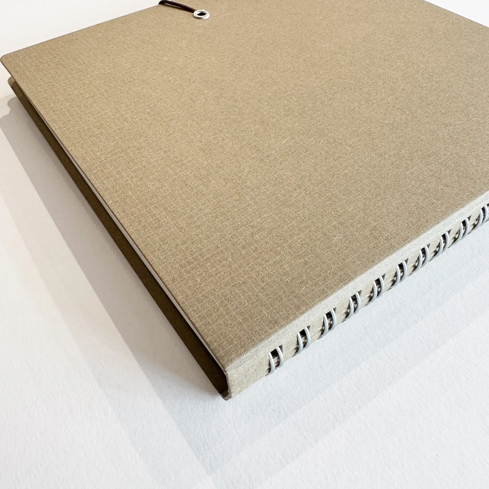 Kleid String Tie Square Notebook  Camel - Image 5