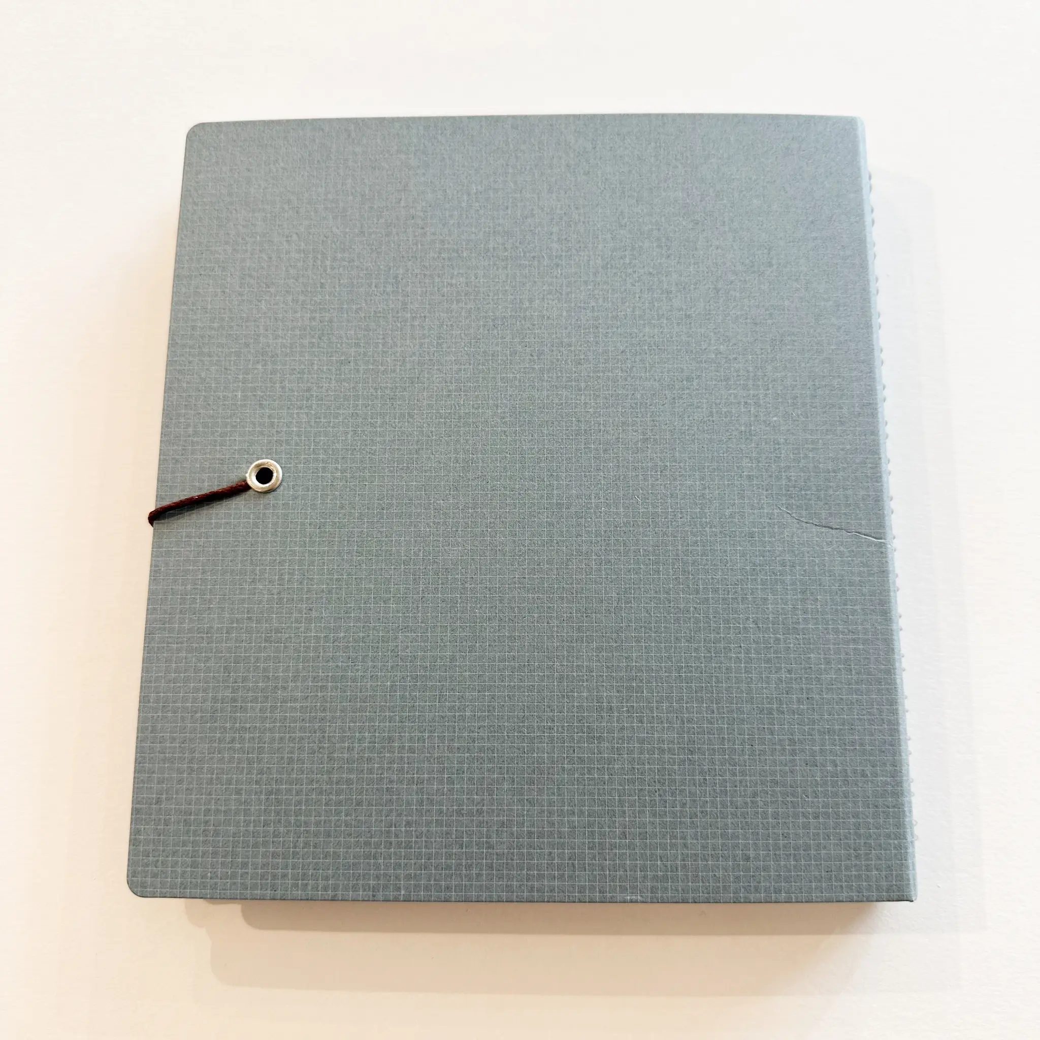 Kleid String Tie Square Notebook Grey - Image 3