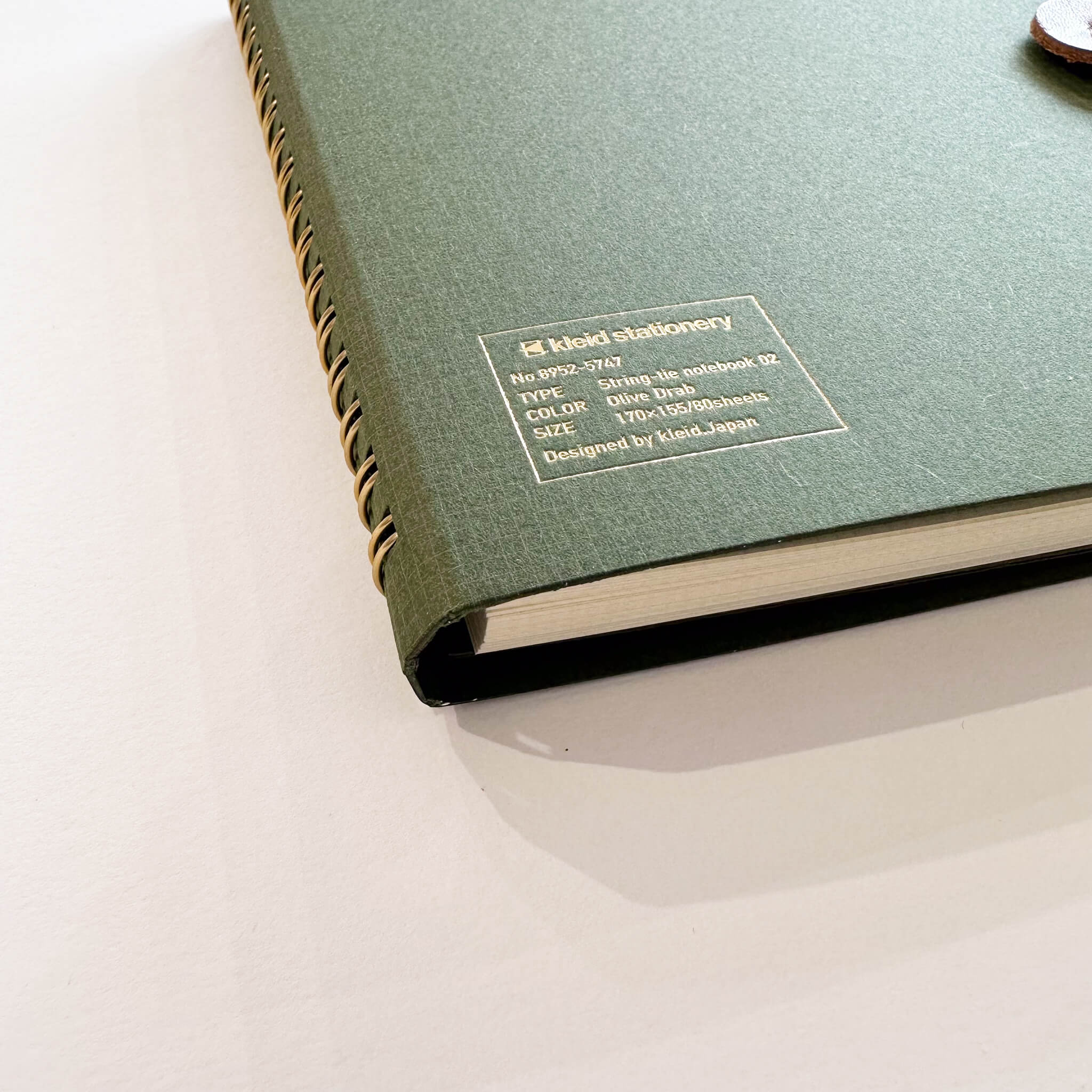 Kleid String Tie Square Notebook Olive - Image 7