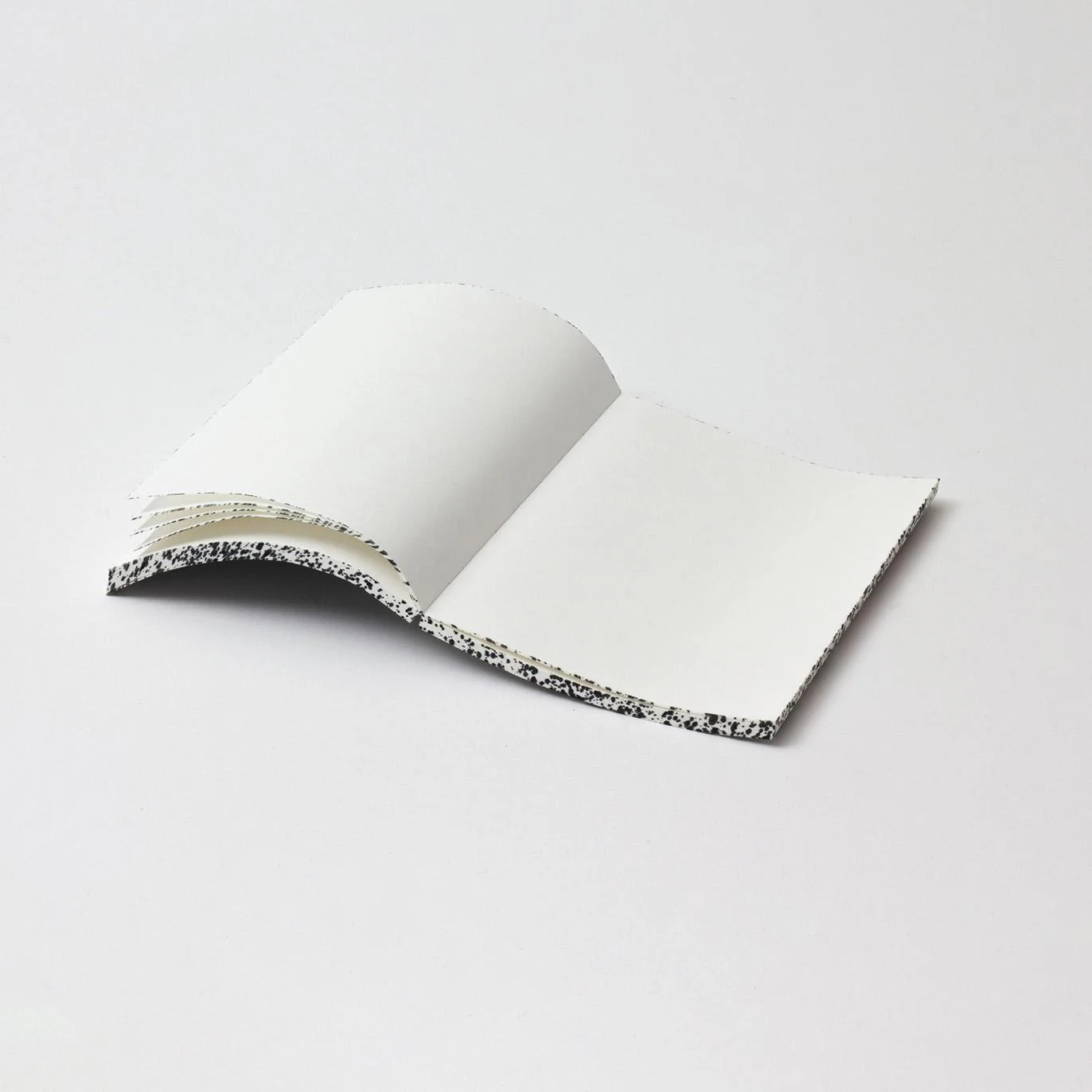 Labobratori Spray Splash Black & White Soft Cover A6 Plain Notebook - Image 7
