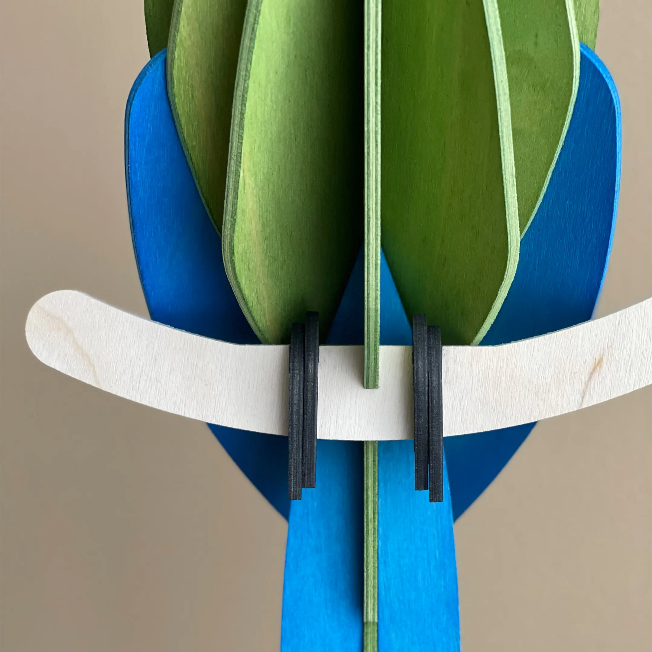 Lovi Parrot 26cm - Great Green Macaw - 3D Wooden Figure - Image 4
