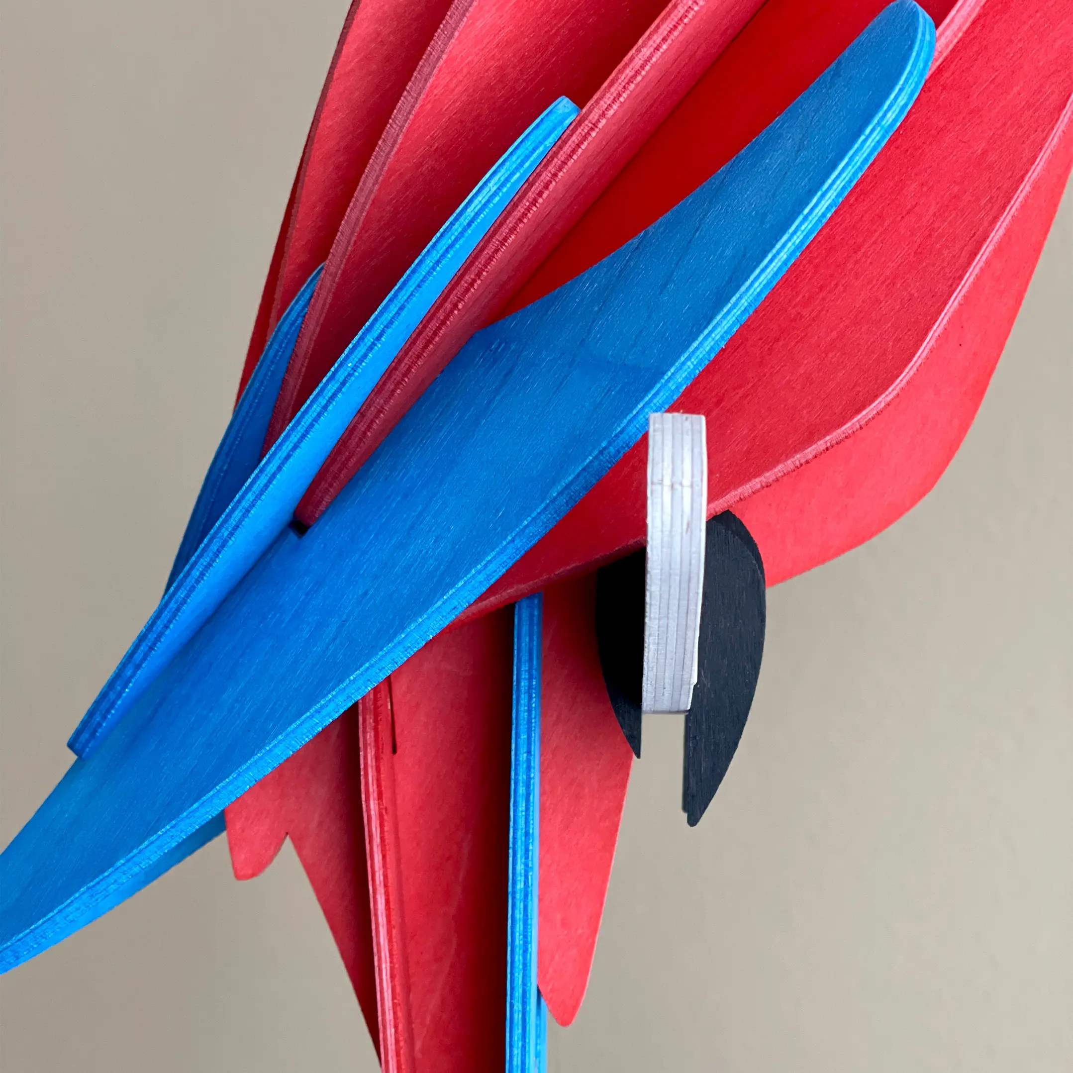 Lovi Parrot 26cm - Red Scarlet Macaw - 3D Wooden Figure - Image 6