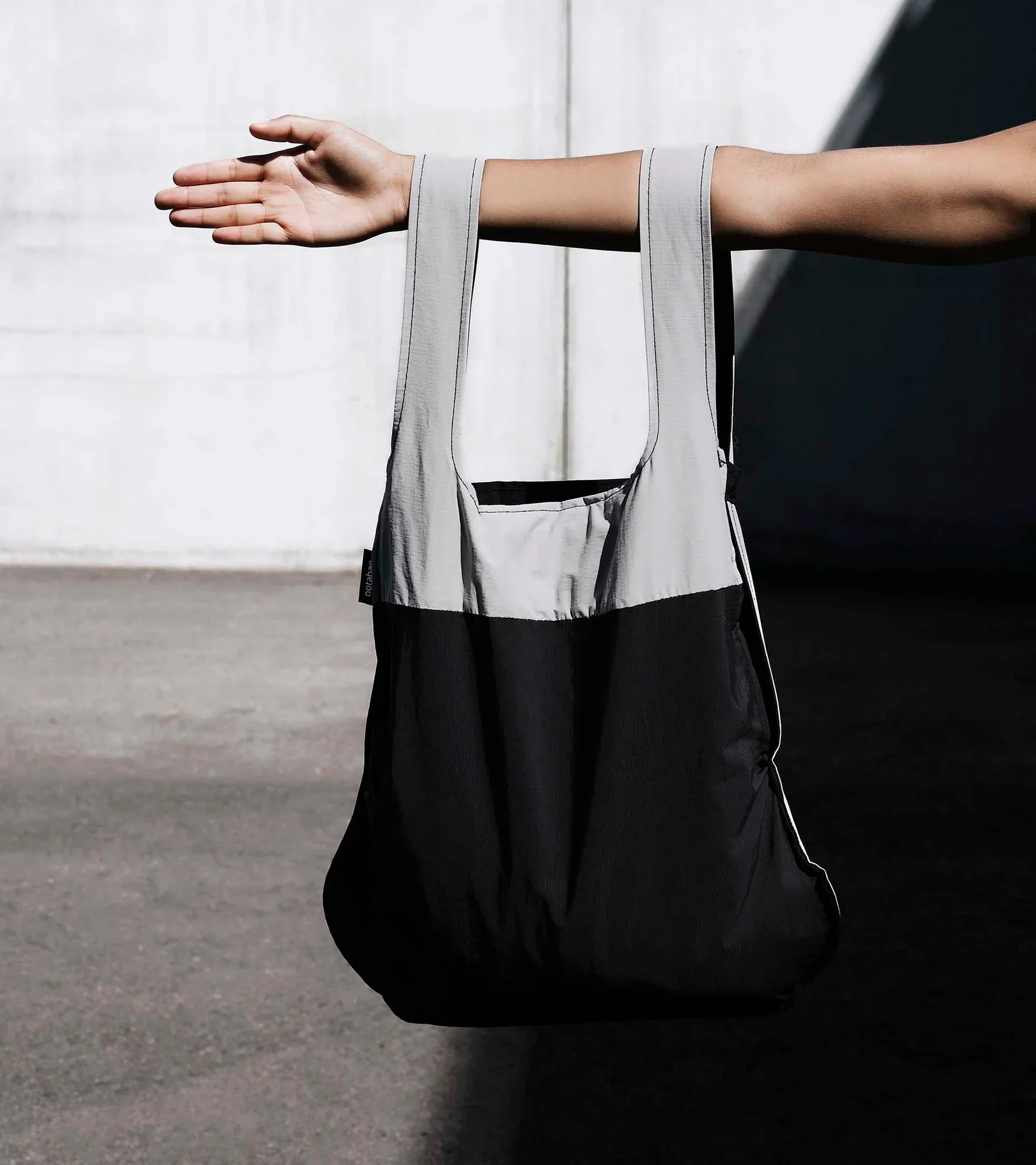 Notabag 2 in 1 Tote & Backpack - Black / Grey - Image 2
