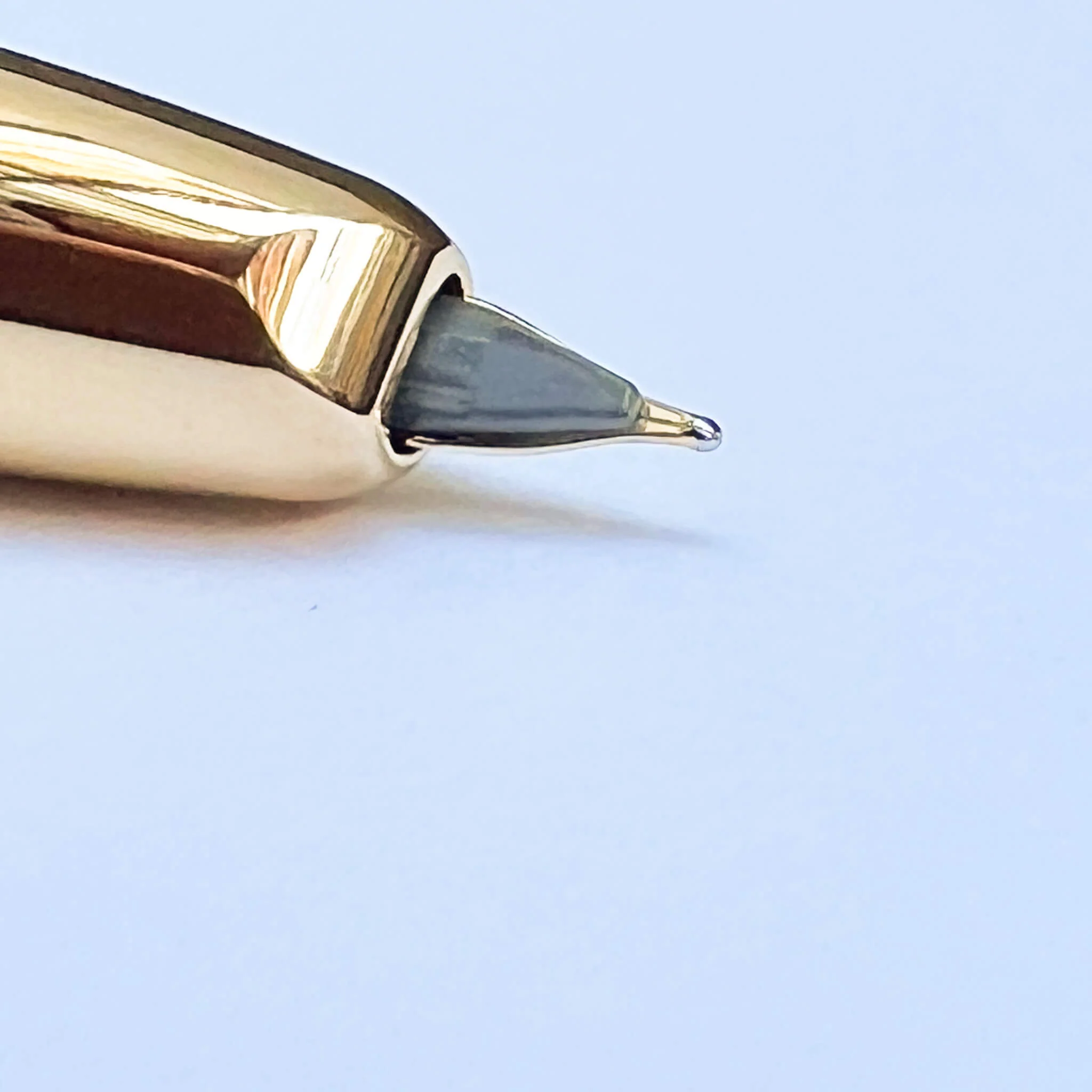 Pilot Capless Fountain Pen Gold Trim Burgundy - 18k Gold Nib - Image 5