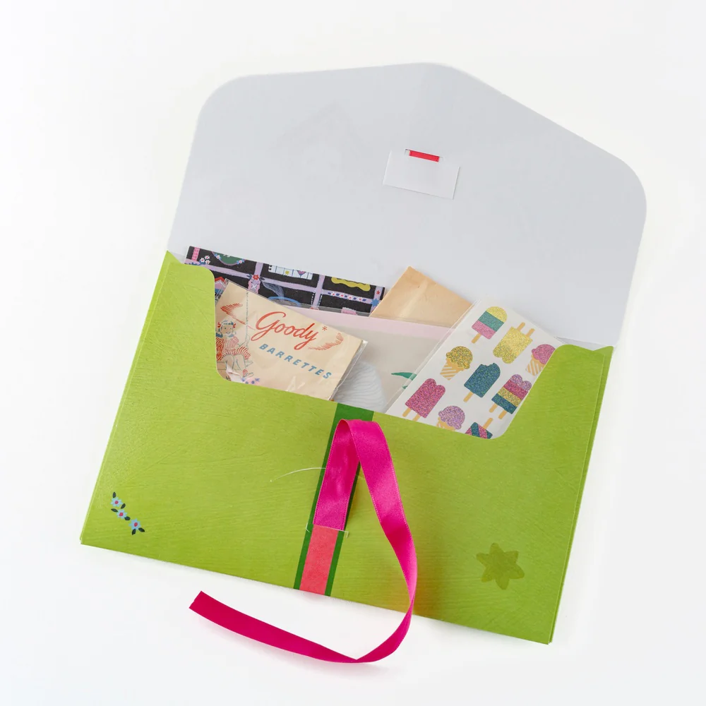 Yumi Kitagishi: White Cat's Mini Folder - Image 3